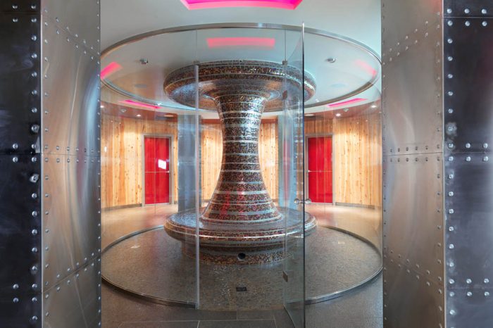 Cylindrical glass steam room